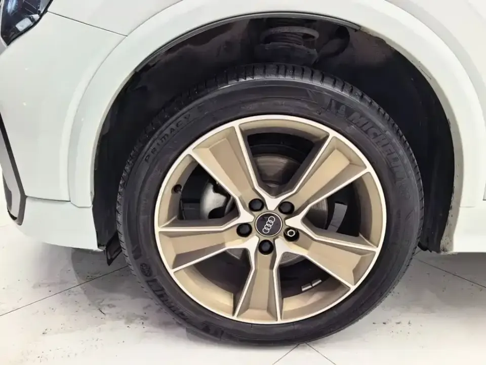 Audi Q2L