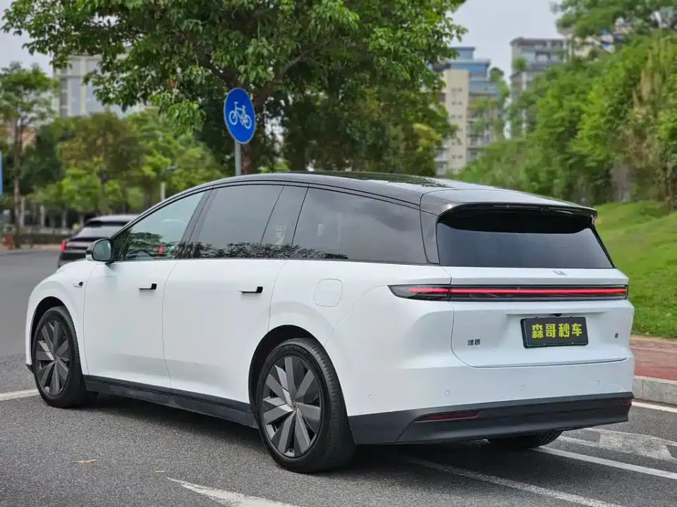 Li Li i8