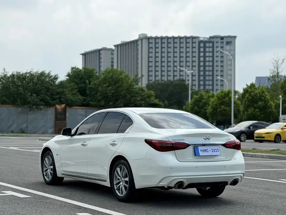 Infiniti Q50L