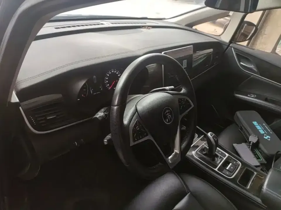 BYD MAX