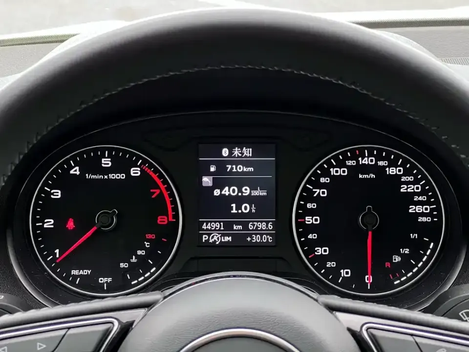Audi Q2L
