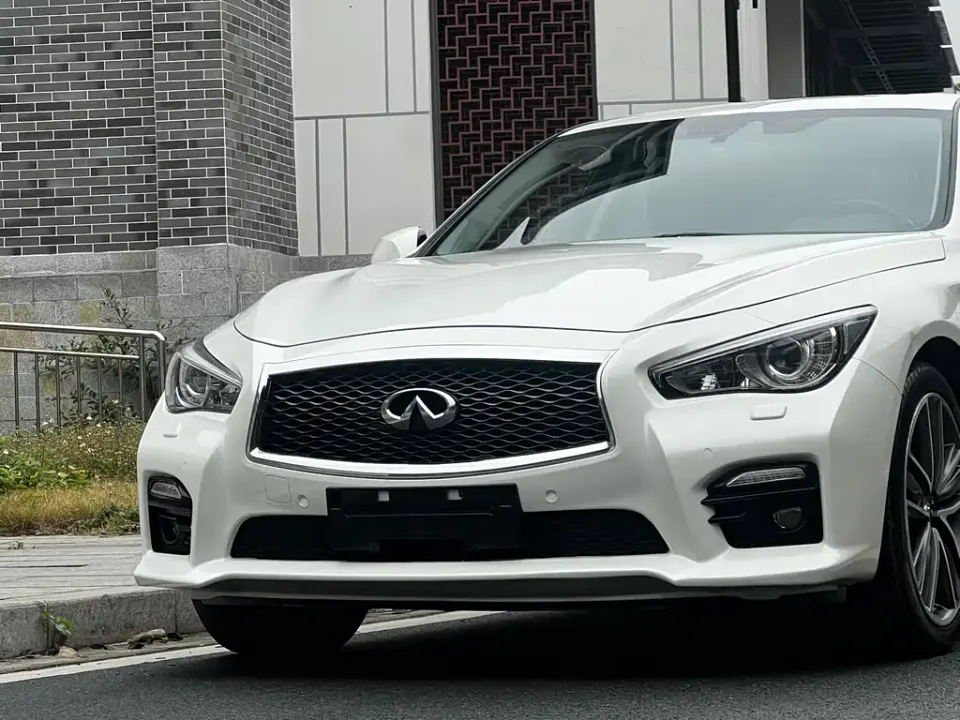 Infiniti Q50L