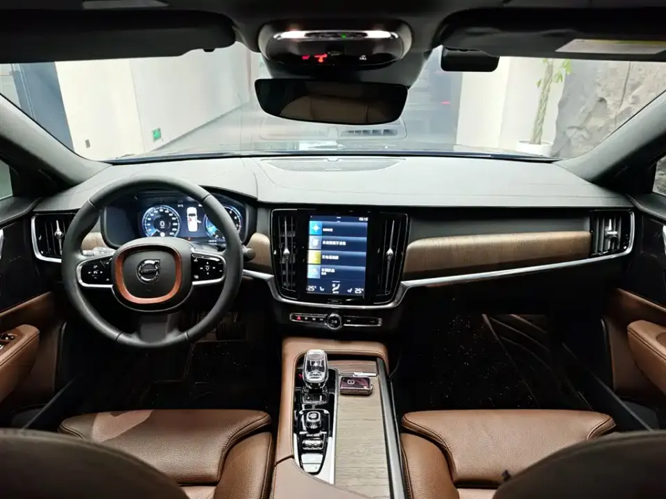 Volvo S90