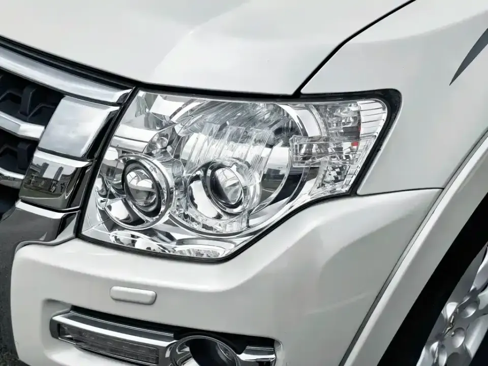 Mitsubishi Pajero (Import)
