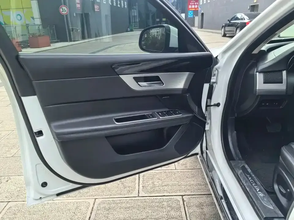 Jaguar XFL
