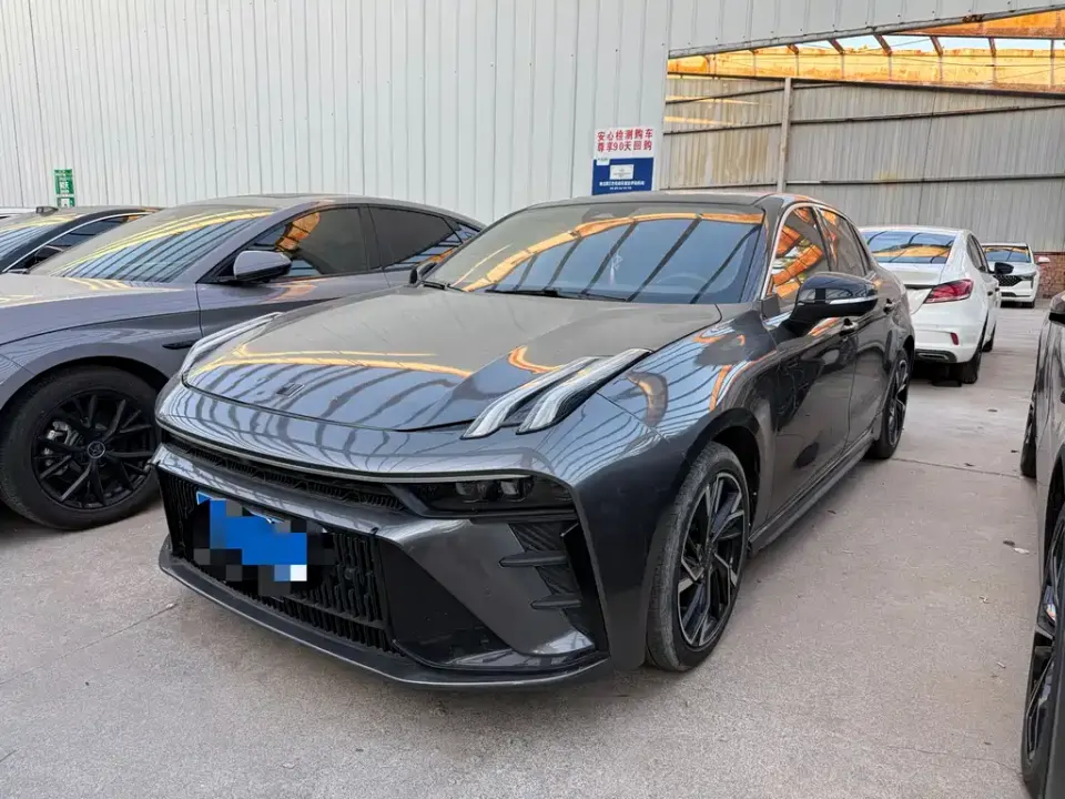 Lynk & Co 03