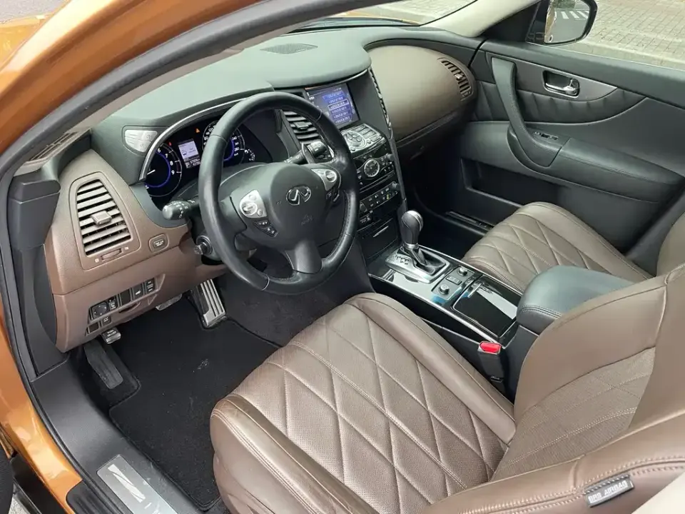 Infiniti QX70