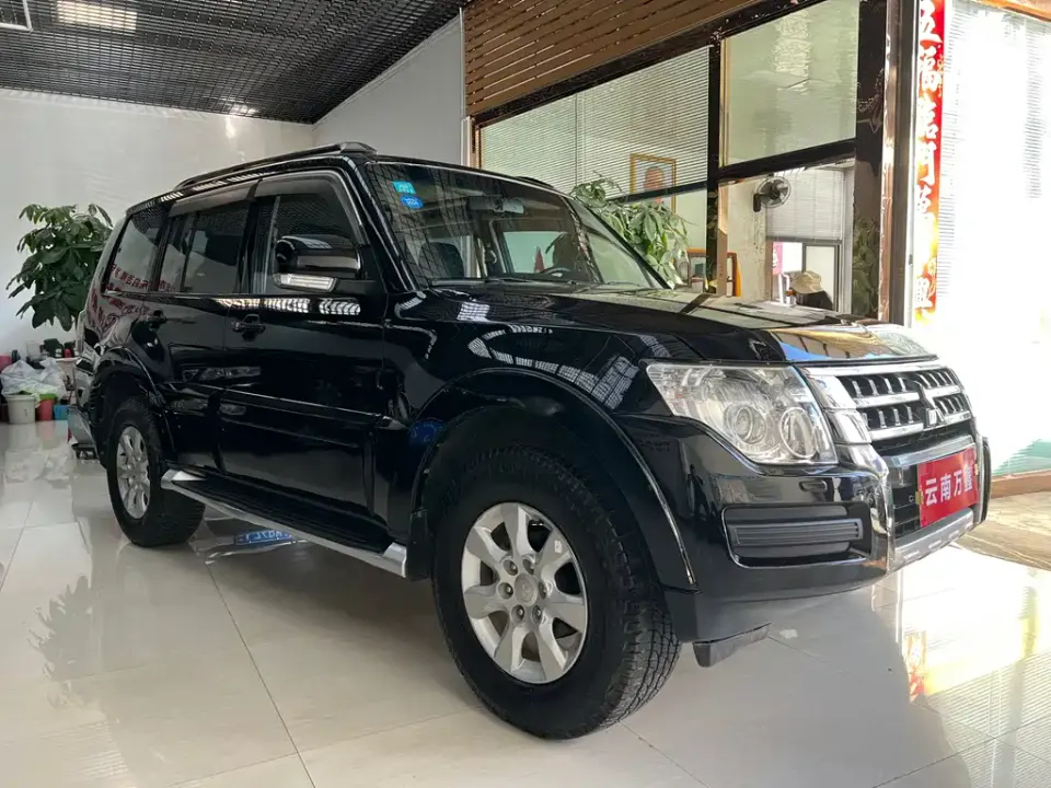 Mitsubishi Pajero (Import)