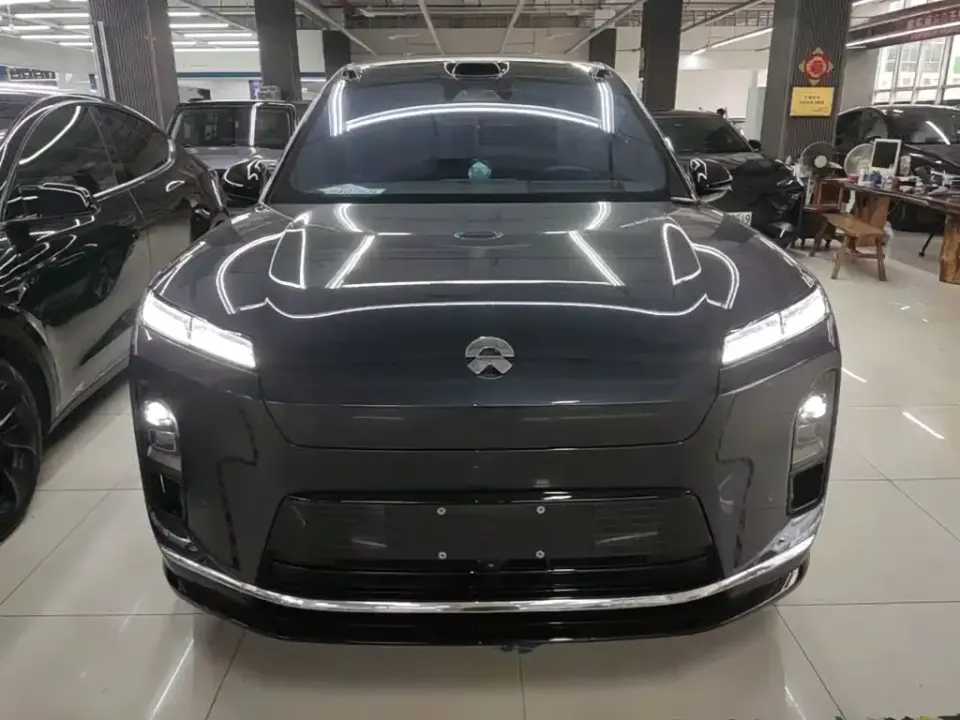 Nio ES8