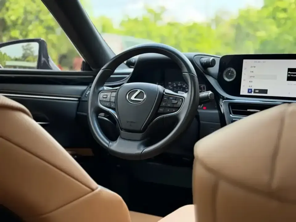 Lexus ES
