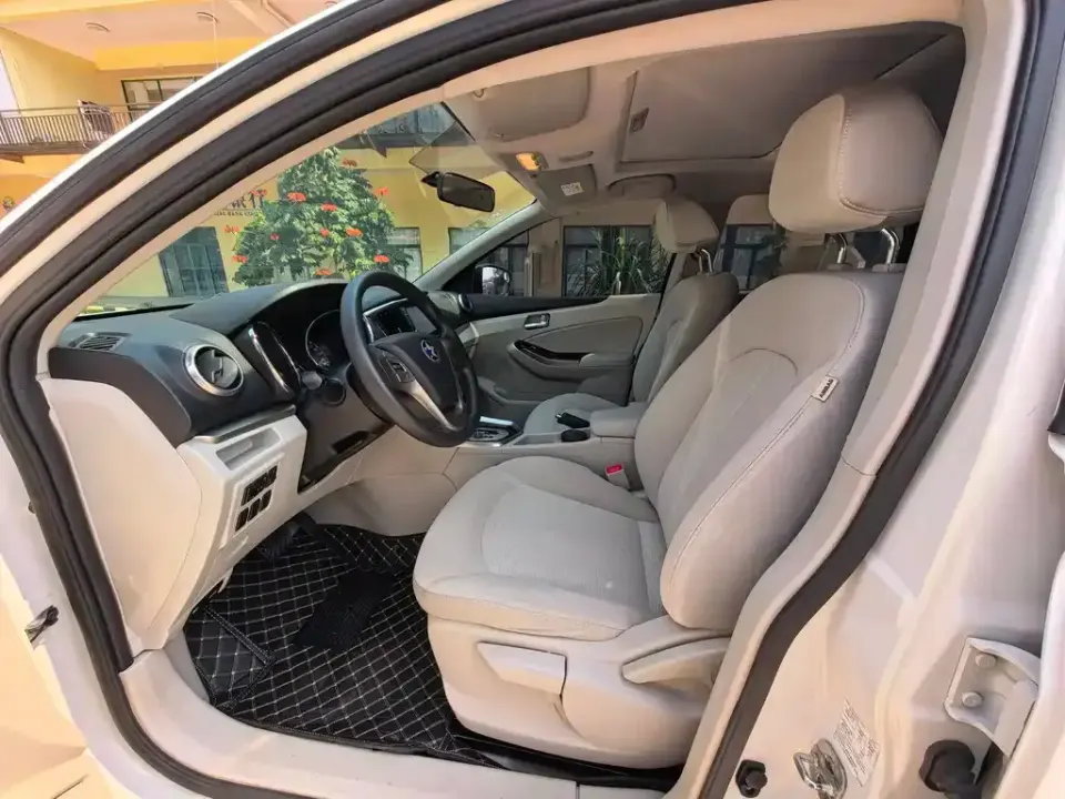 Venucia T70