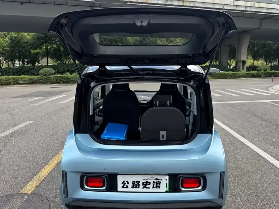Baojun E300