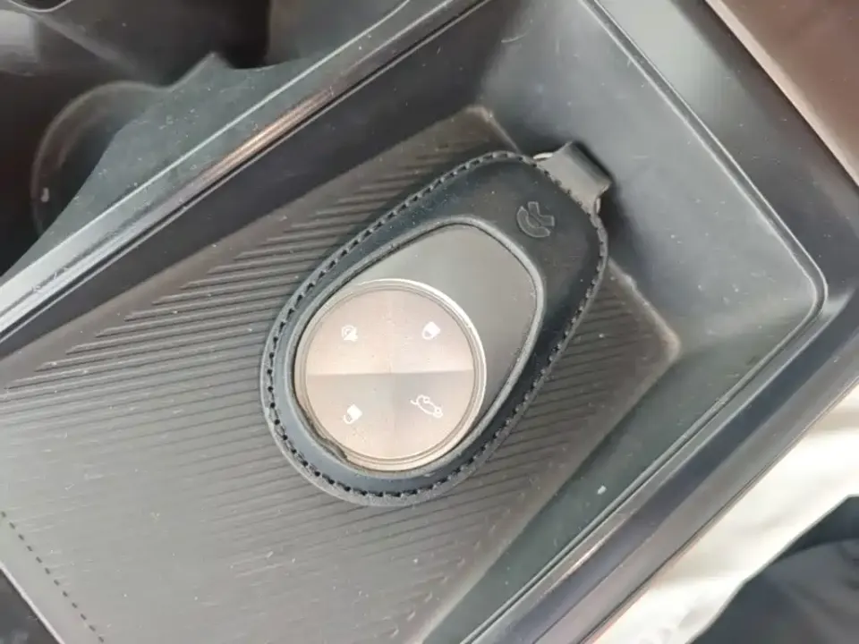 Nio ES8