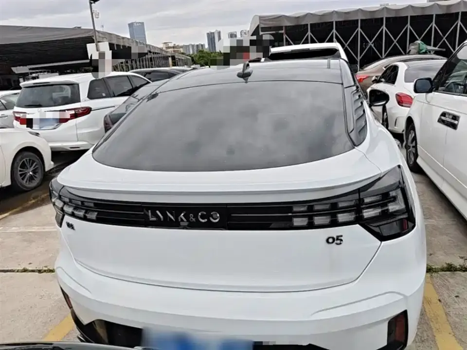 Lynk & Co 05