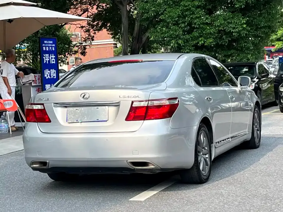Lexus LS