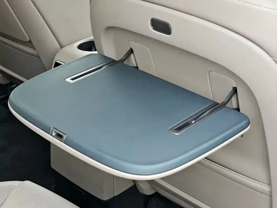 Li Li i8