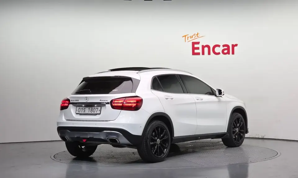 Mercedes-Benz GLA-Class