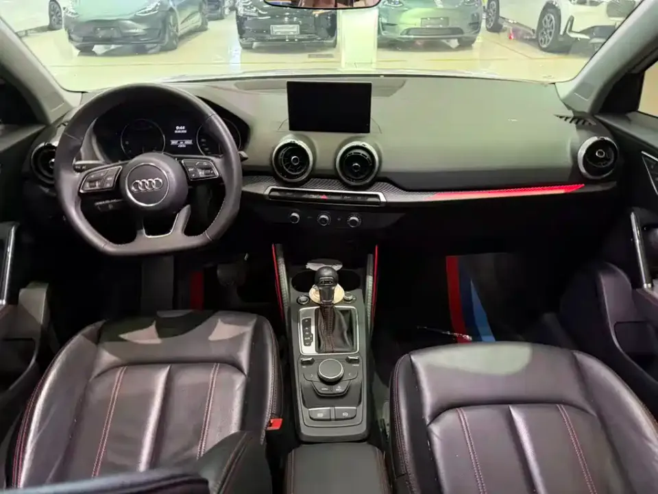 Audi Q2L