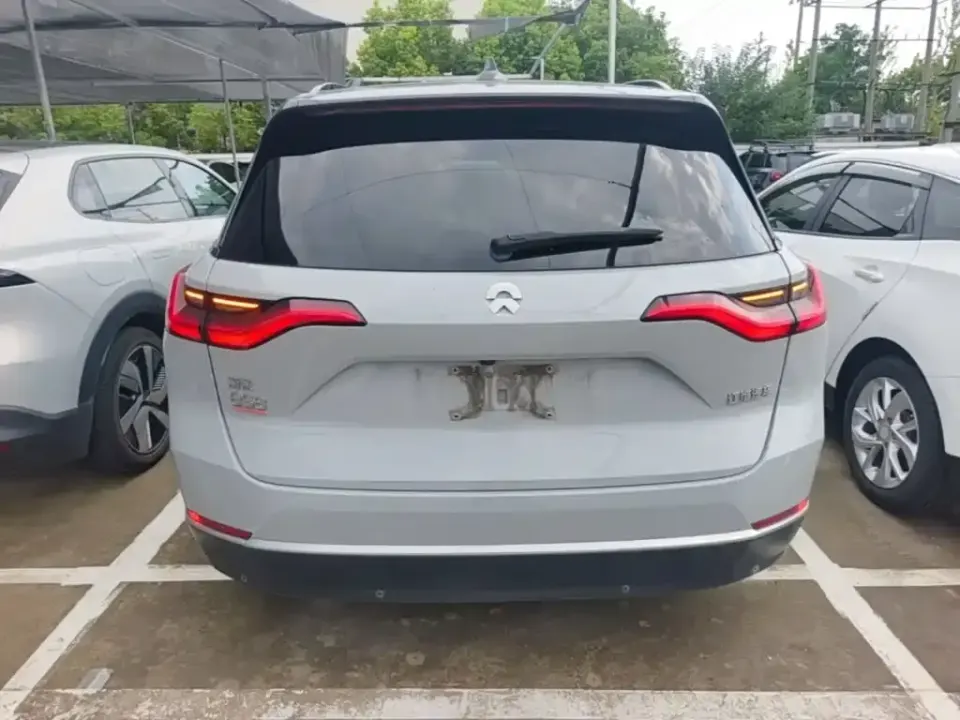 Nio ES8