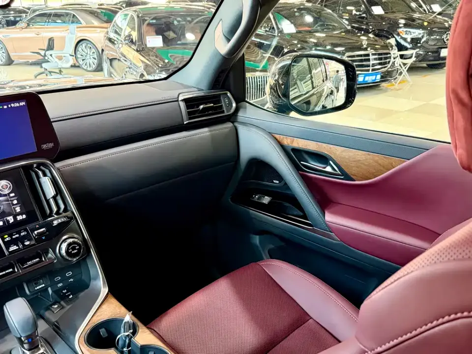 Lexus LX