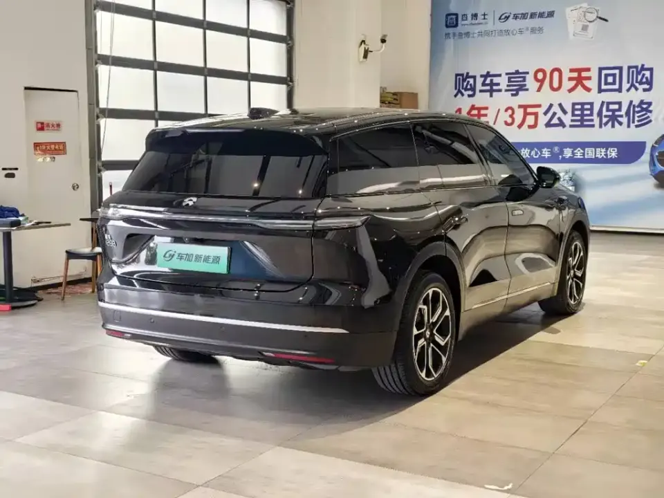 Nio ES8