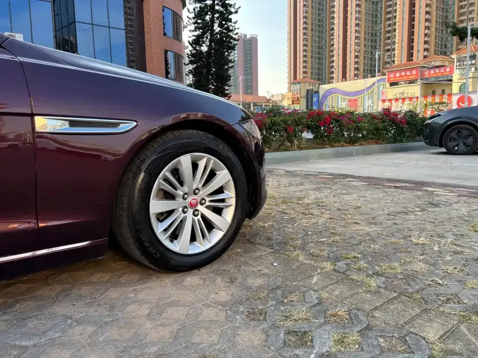 Jaguar XFL