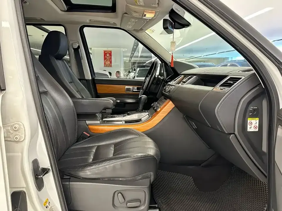 Land Rover Sport