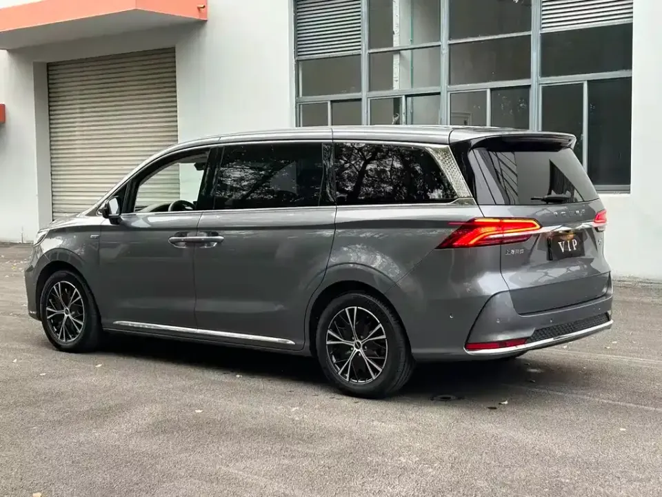 Roewe iMAX8