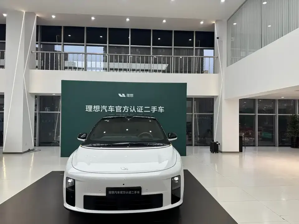 Li Li i6