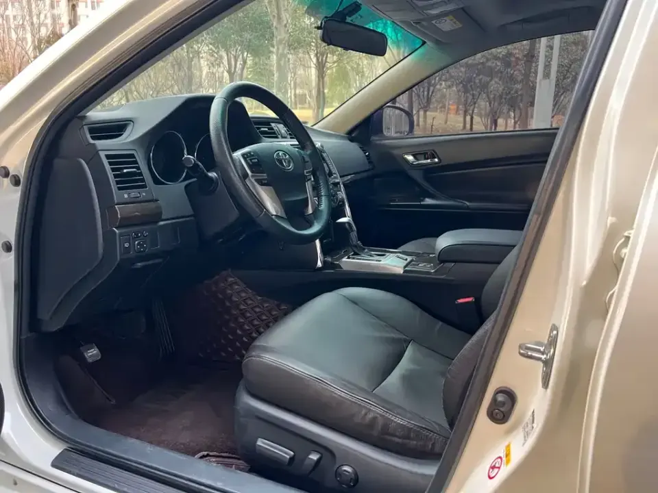 Toyota Reiz