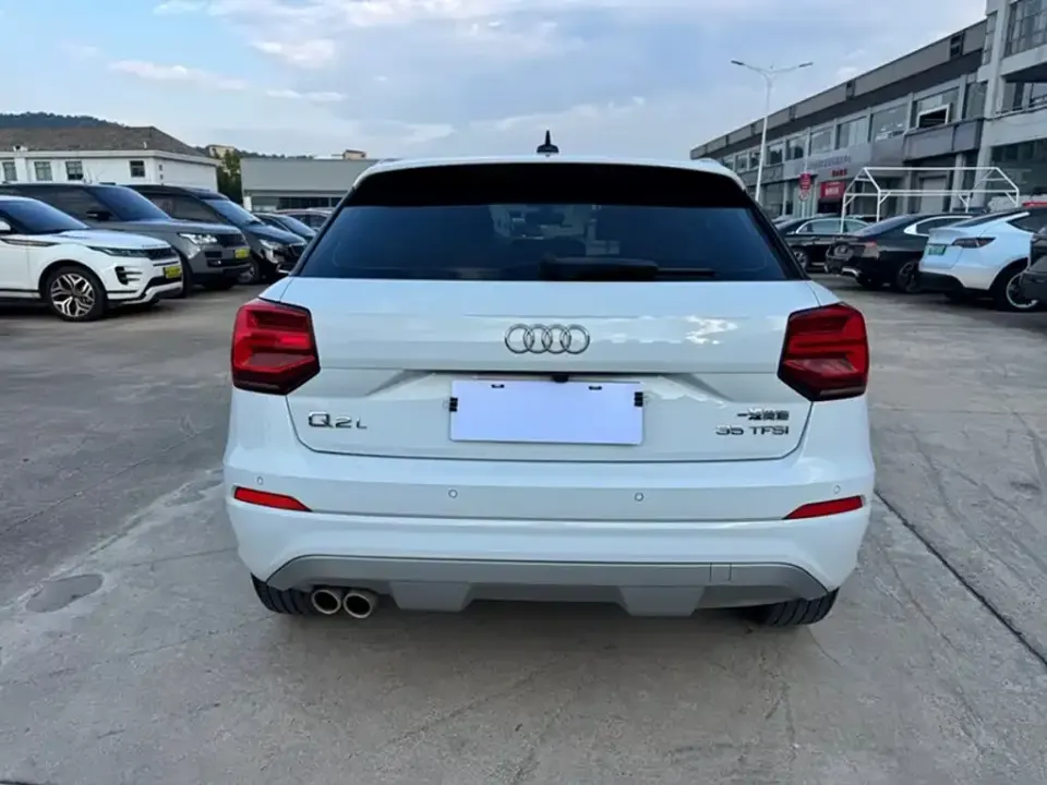 Audi Q2L