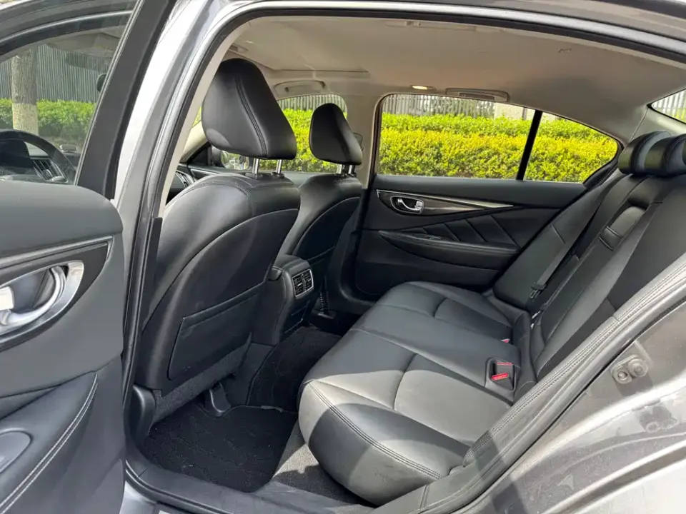 Infiniti Q50L