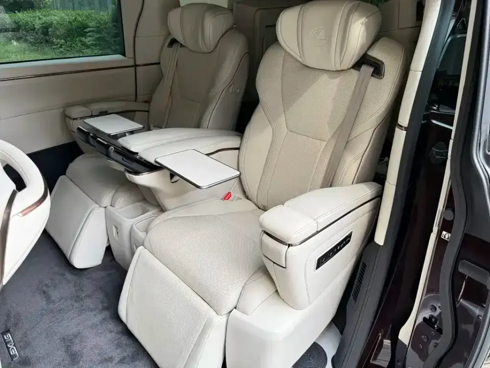 Lexus LM