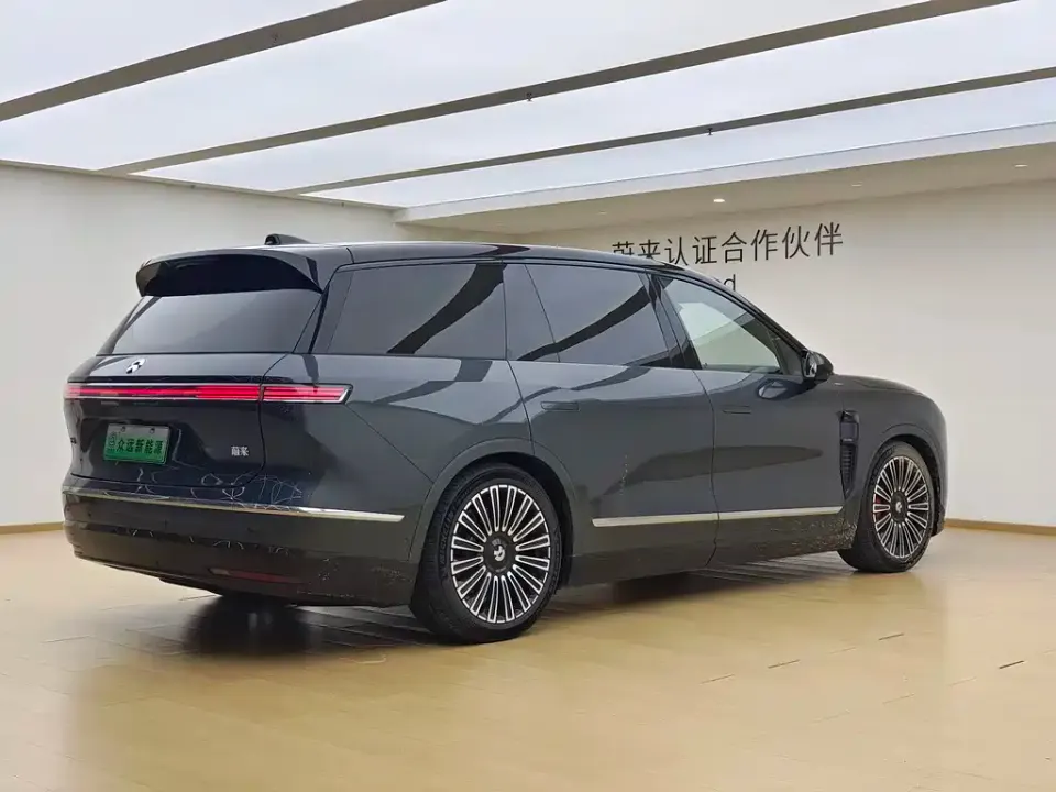 Nio ES8