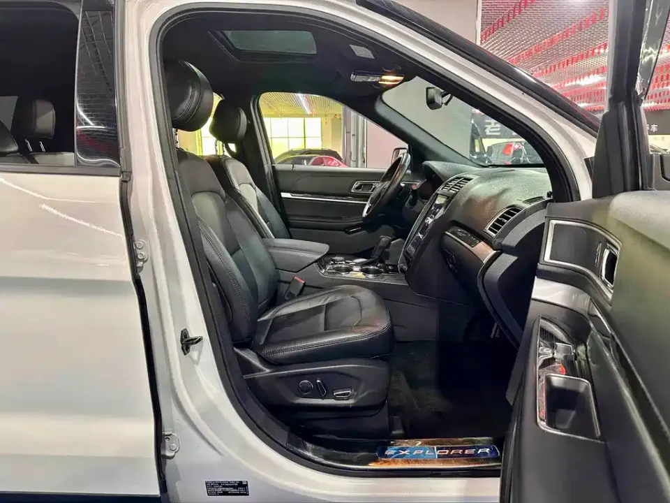 Ford Explorer (Import)
