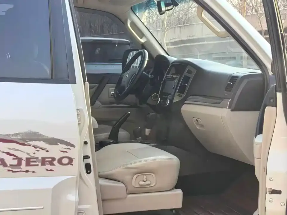 Mitsubishi Pajero (Import)