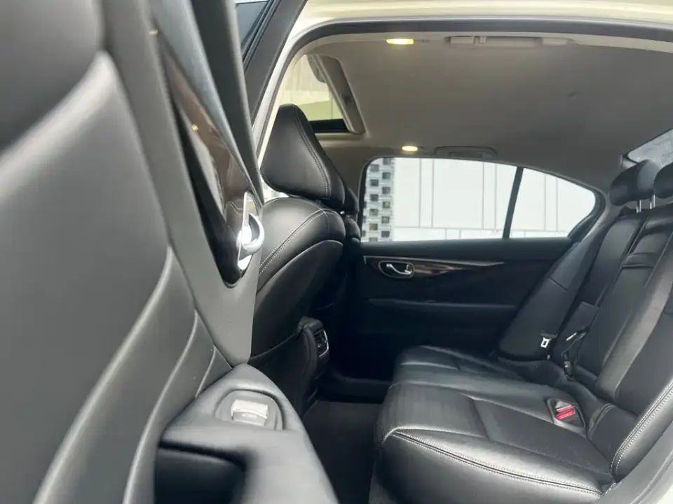 Infiniti Q50L