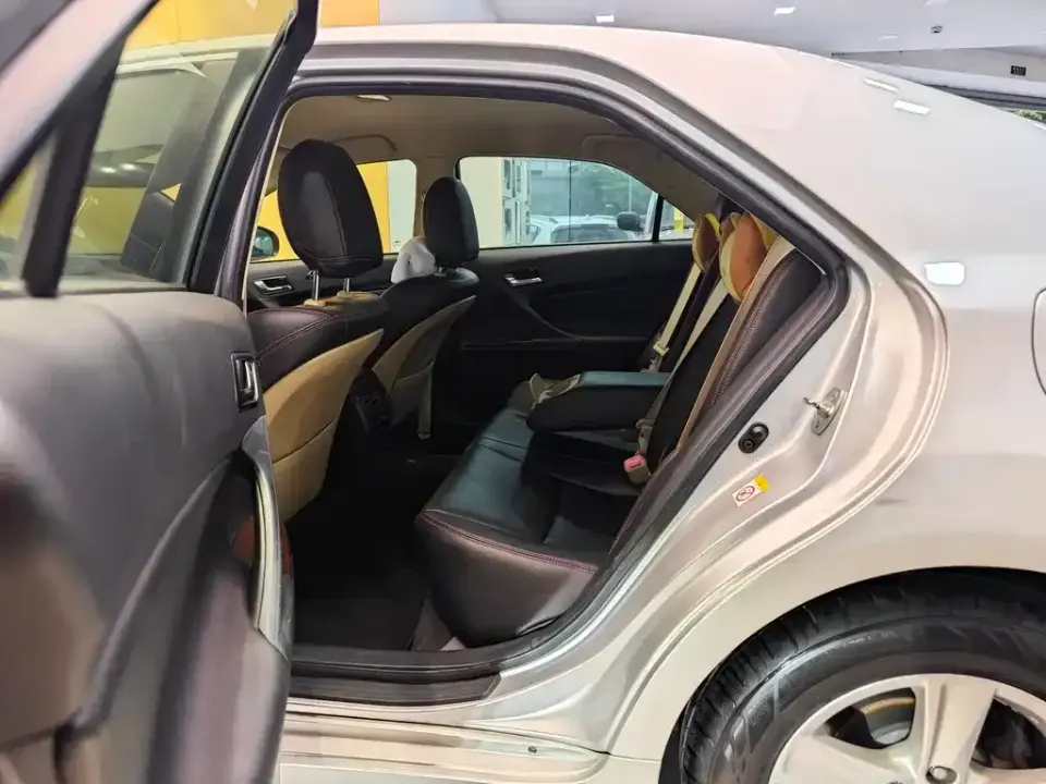Toyota Reiz