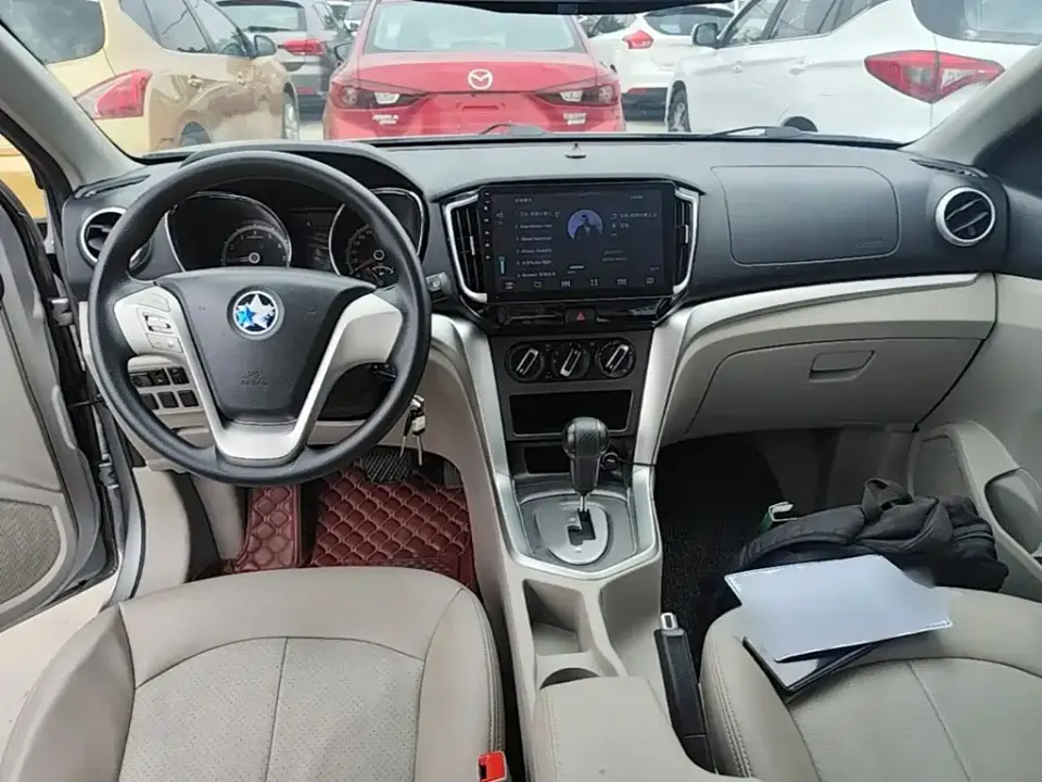Venucia T70