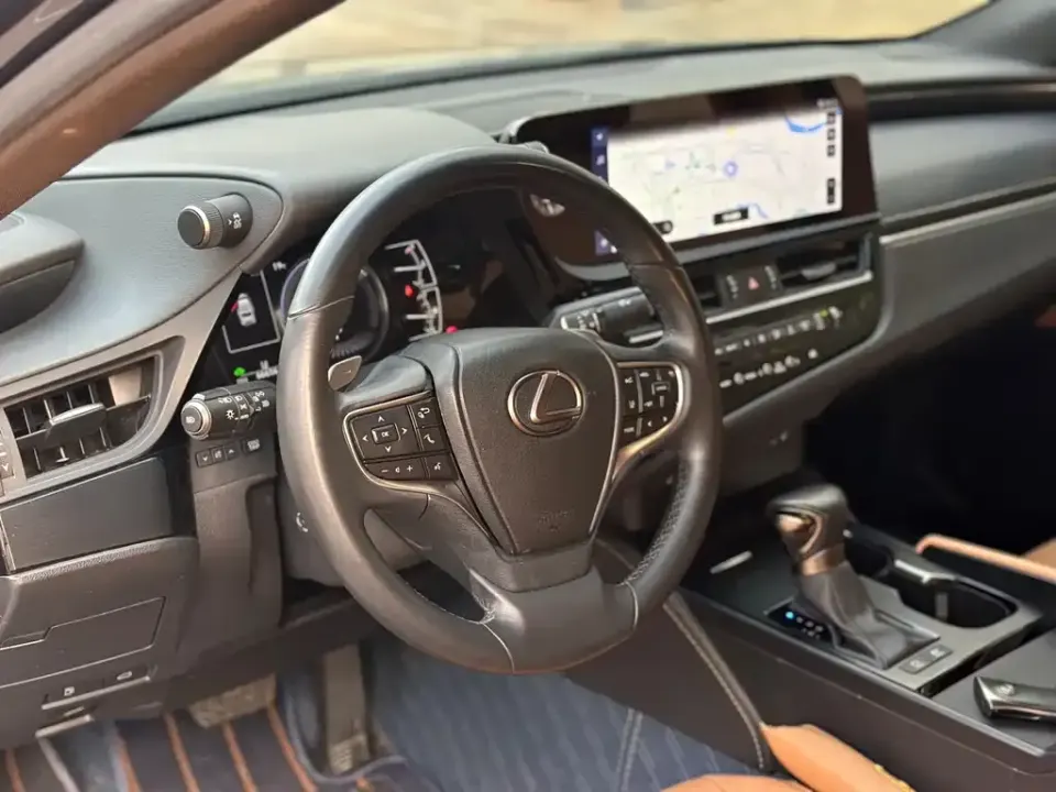 Lexus ES