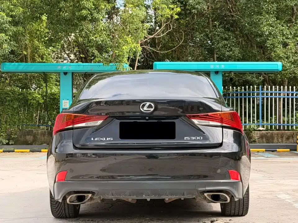 Lexus IS