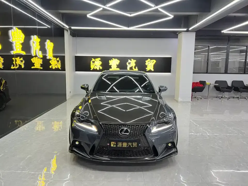 Lexus IS