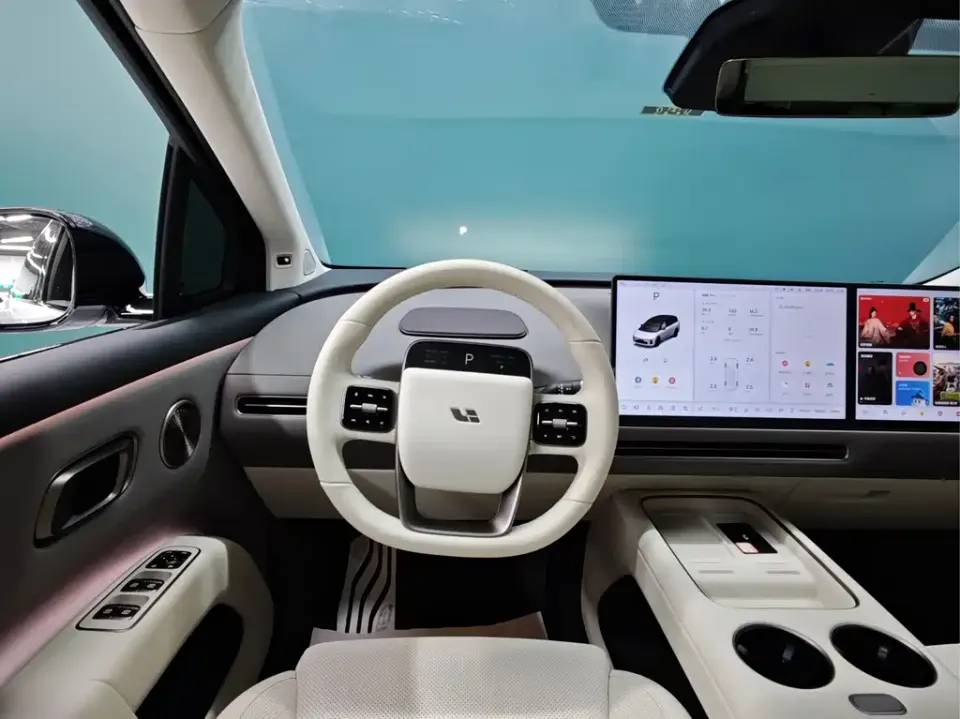 Li Li i8