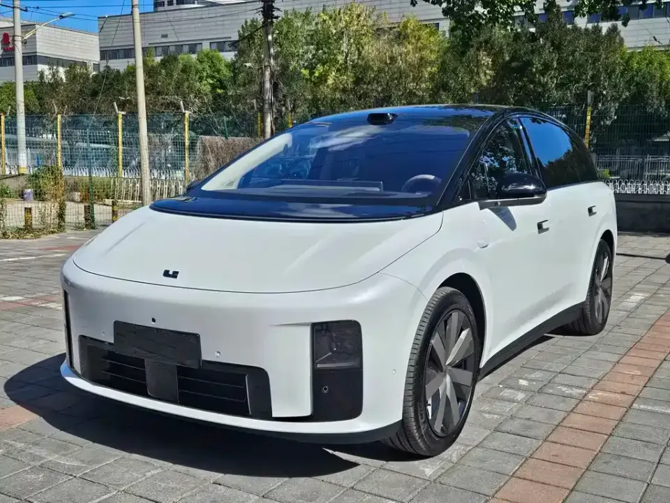 Li Li i8
