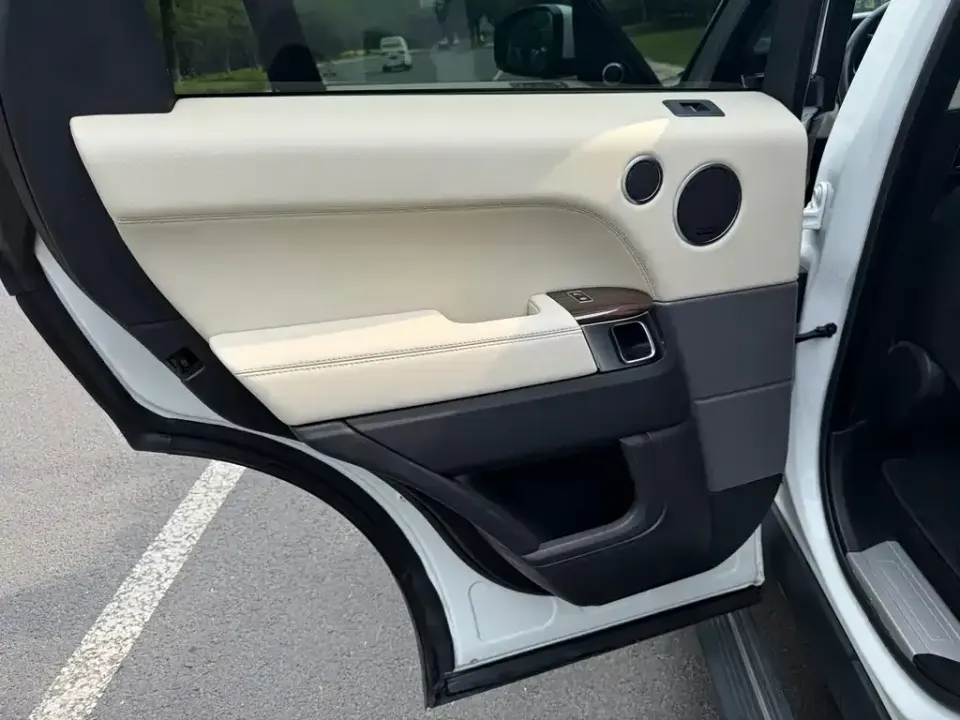 Land Rover Sport