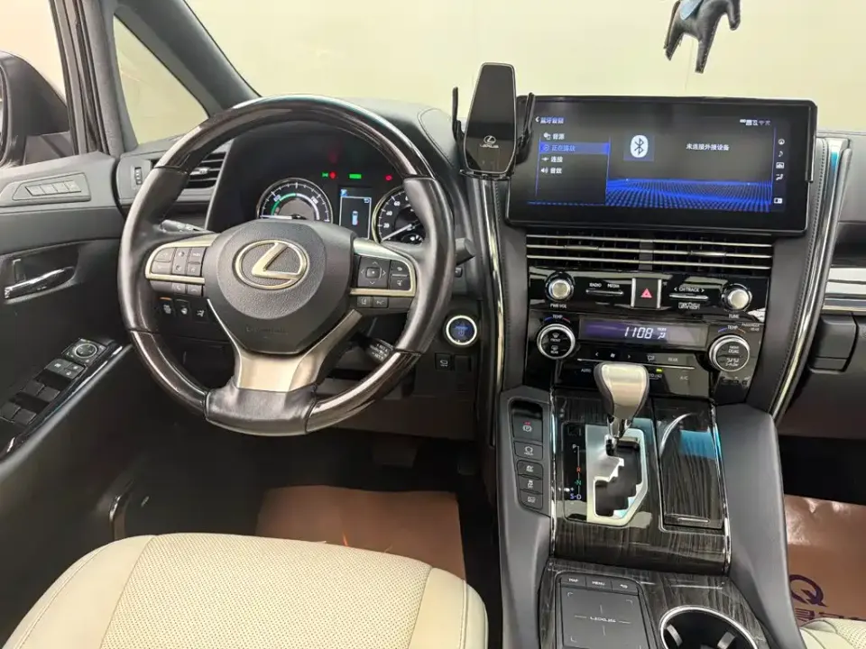 Lexus LM