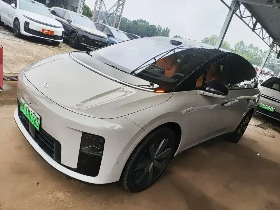 Li Li i8