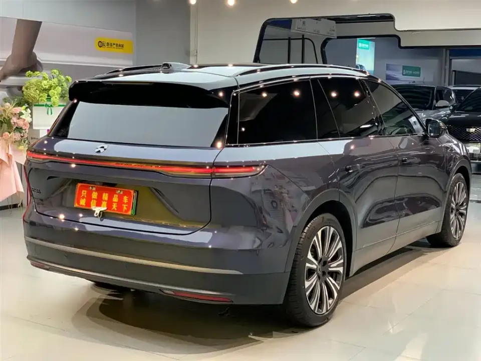 Nio ES8