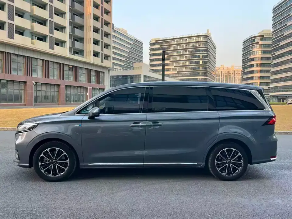 Roewe iMAX8