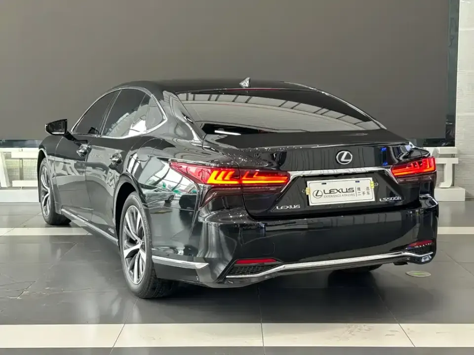 Lexus LS